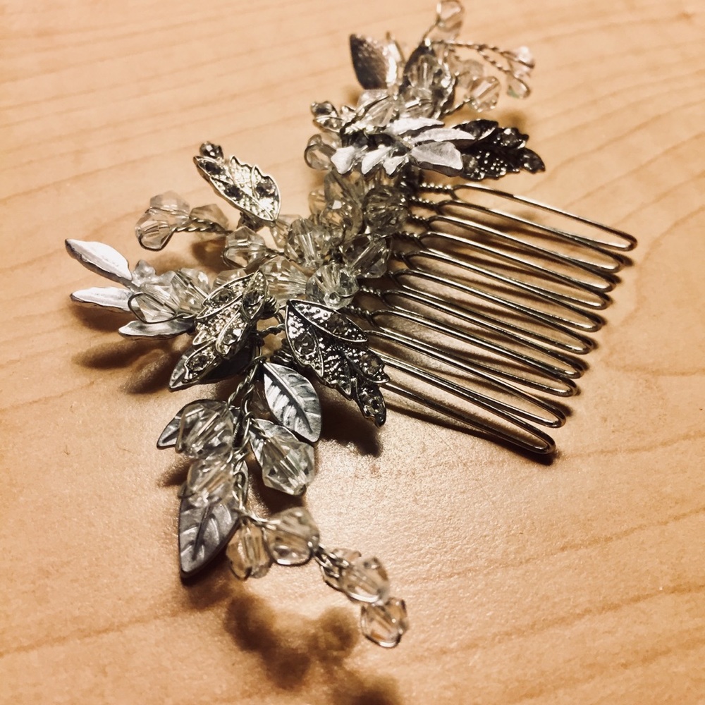 Bridal hair comb | crystal foliage themed